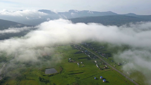 位于乌拉尔山脉的一个山村视频下载