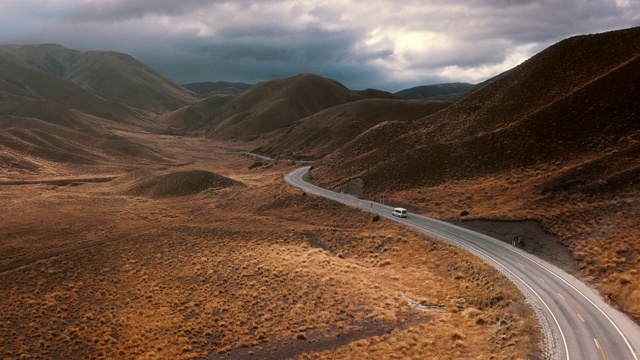 鸟瞰图林迪斯山口乡村道路视频素材