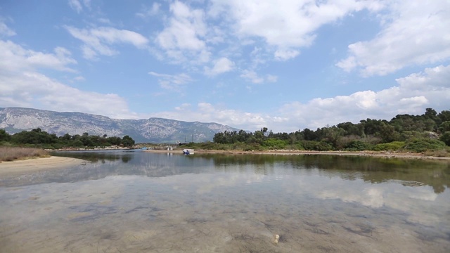 位于Gokova湾/Mugla的“源泉”岛或“克利奥帕特拉”岛
Mugla /土耳其11/24/2018视频素材