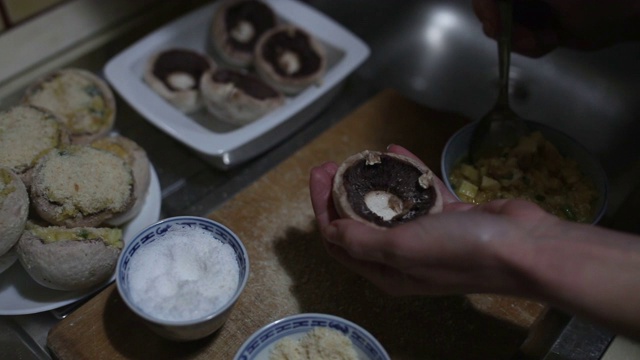 酿菇的制备视频素材