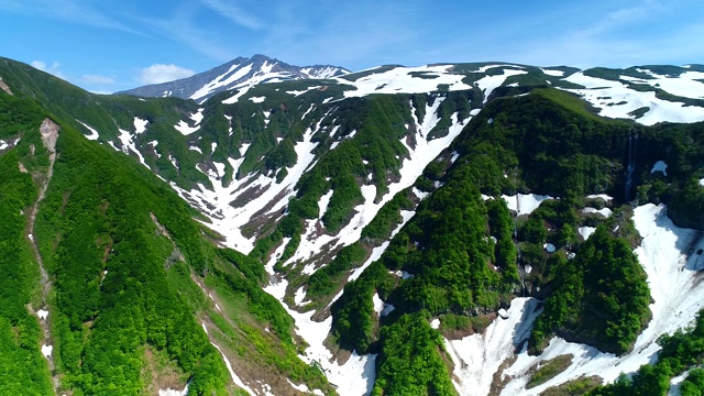 航拍群山峡谷中的云雾视频素材