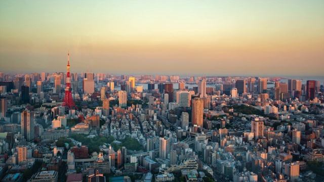 时间流逝，最美丽的视角东京塔日落天空在东京城市，日本视频素材