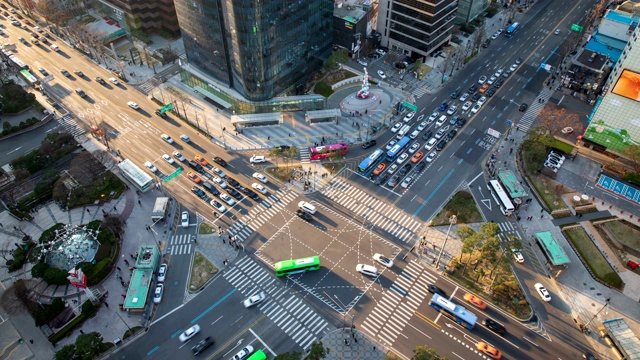 韩国首尔Euljiro地区的十字路口视频素材