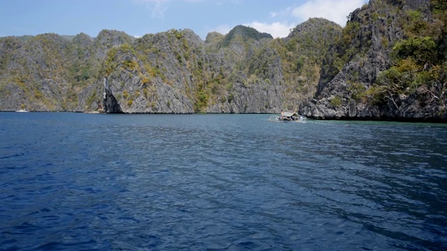 菲律宾科伦地区的海滨游船之旅视频素材