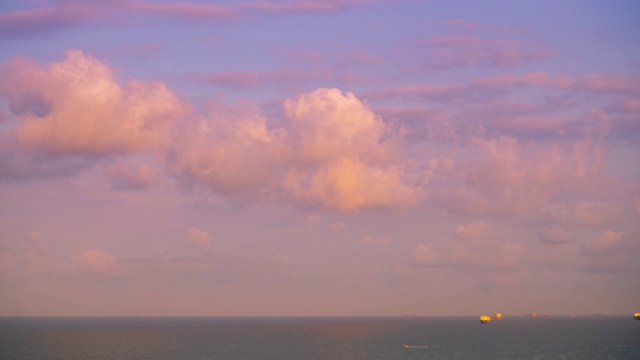 4k时间流逝多云的日落天空背景视频素材