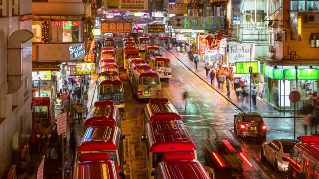 中国香港九龙旺角花园街市及夫人街市巴士总站夜间的时间图视频素材