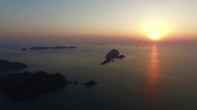 大川港和大渊岛的日出景观视频素材