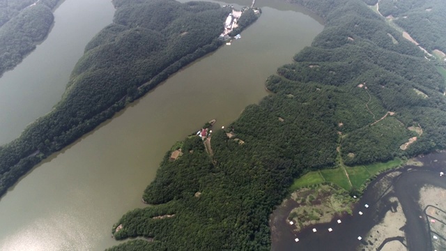 金川的韩坂道地貌(朝鲜半岛状地形)视频素材