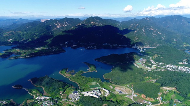 钟柱浩湖景(清蓬浩湖)视频素材