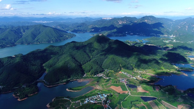 钟柱浩湖景(清蓬浩湖)视频素材