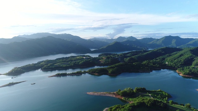 钟柱浩湖景(清蓬浩湖)视频素材