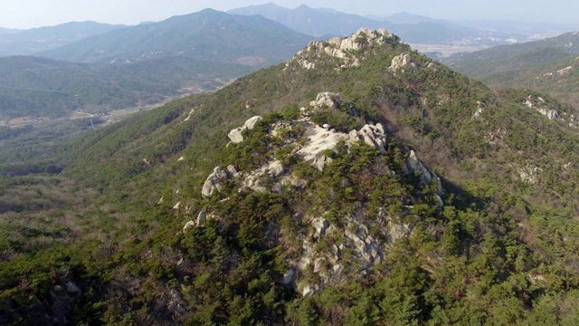 永峰山的阿克维峰(“阿克维”是韩语，意思是“邪灵”)视频素材