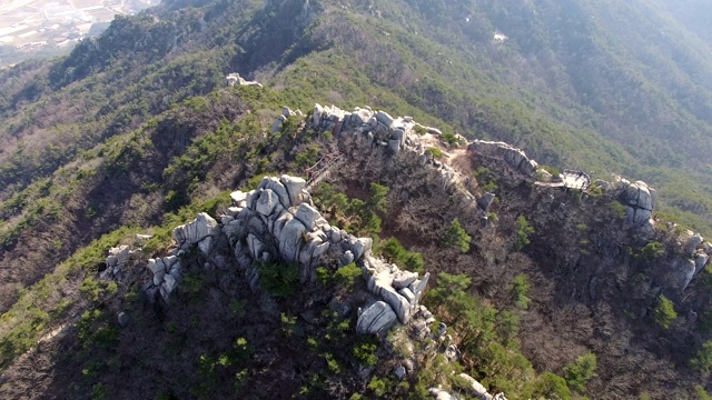 永峰山的阿克维峰(“阿克维”是韩语，意思是“邪灵”)视频素材