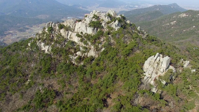 永峰山的阿克维峰(“阿克维”是韩语，意思是“邪灵”)视频素材