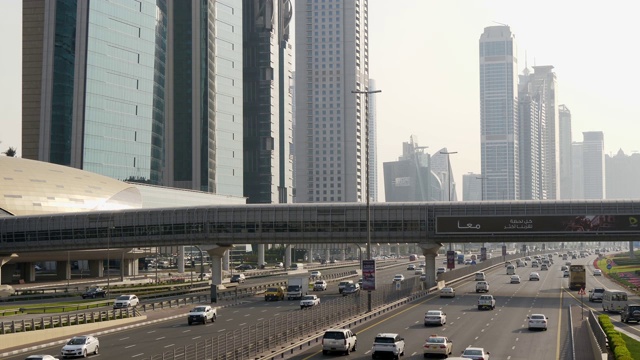 现代大都市高峰时间的交通堵塞视频素材