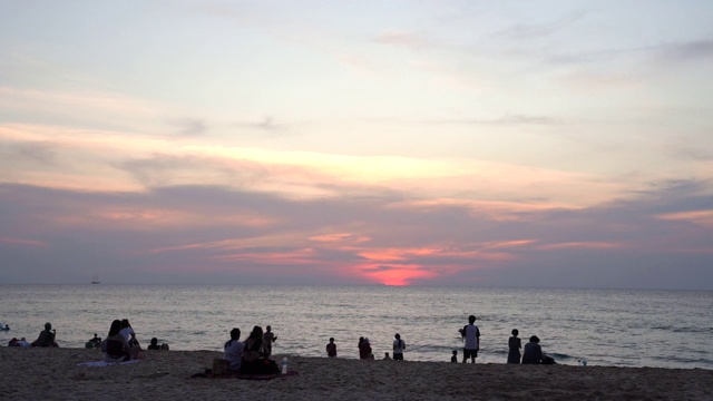 时光流逝，海滩上的日落视频素材