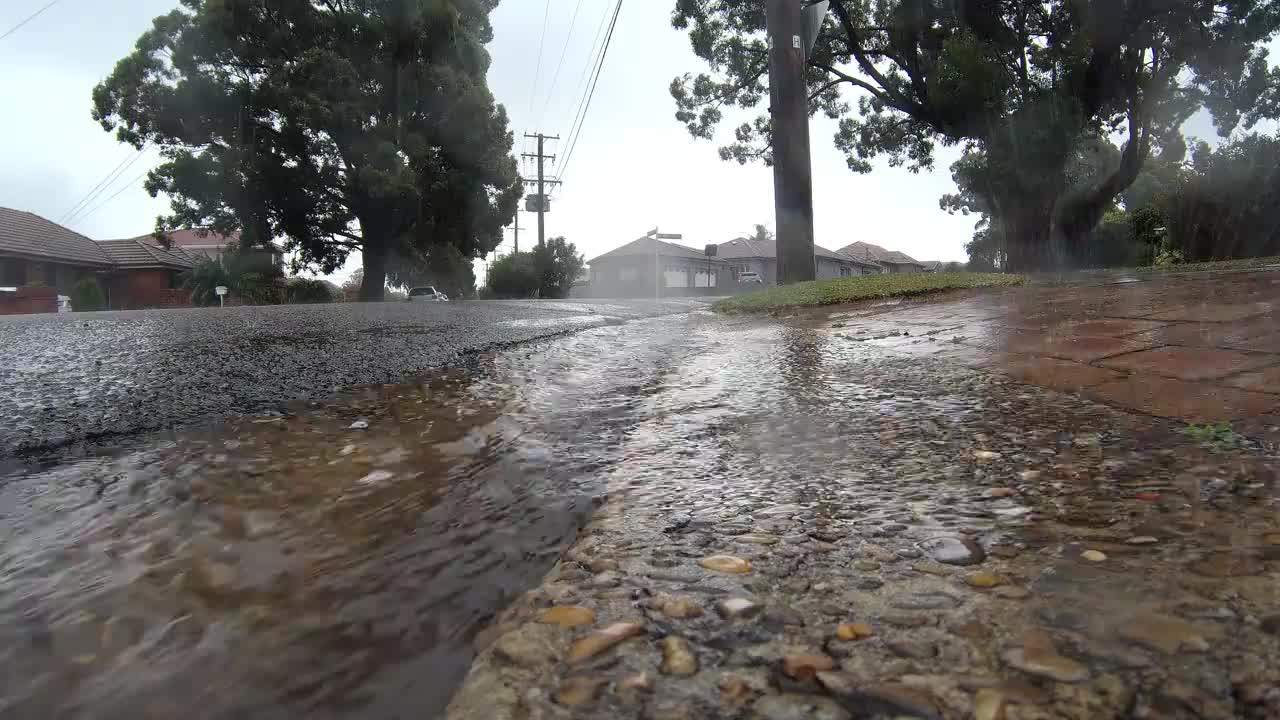 暴雨和阴沉的天空视频素材