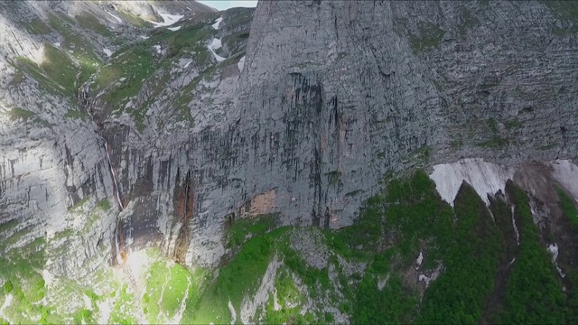 视频片段。神奇的山地景观。鸟瞰图。视频素材