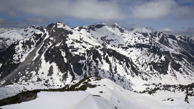 航拍:加拿大温哥华令人惊叹的雪山视频素材