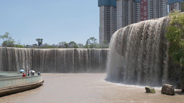 亚洲大瀑布公园昆明，它是中国昆明的著名景点和地标视频素材