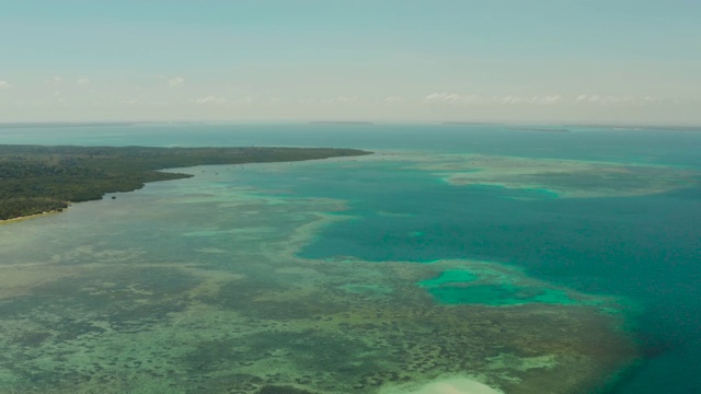 海景与岛屿和热带泻湖。Balabac,菲律宾巴拉望省视频素材