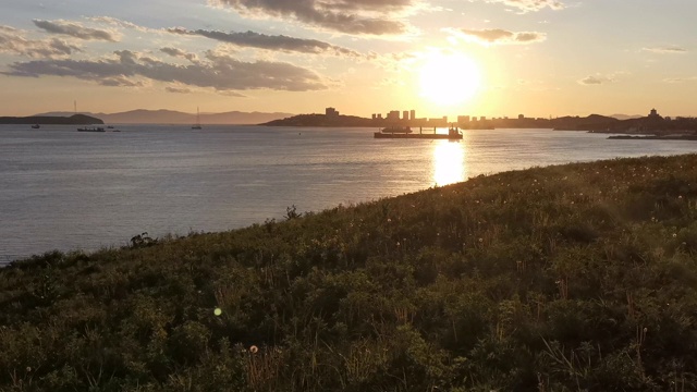 日落在海上风景。符拉迪沃斯托克视频素材