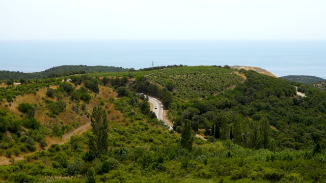 克里米亚南岸黑海海岸山路的夏季景观视频素材