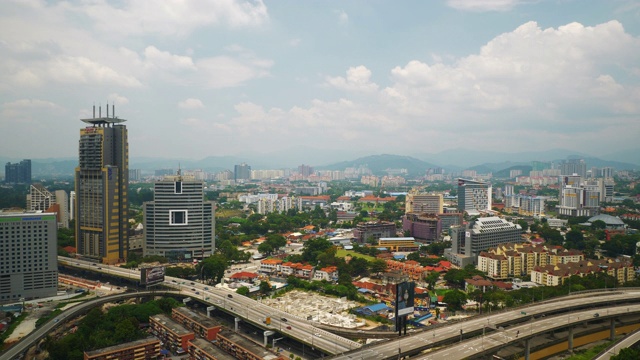 晴朗的一天吉隆坡城市景观交通道路堵塞屋顶全景4k马来西亚视频素材