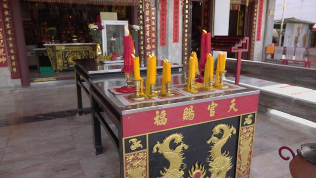 参观普吉岛的中国神社，高清慢镜头。视频素材