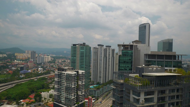 阳光明媚的一天吉隆坡市中心城市景观屋顶全景4k马来西亚视频素材