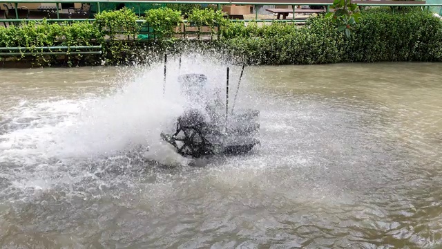 低速表面曝气器视频素材