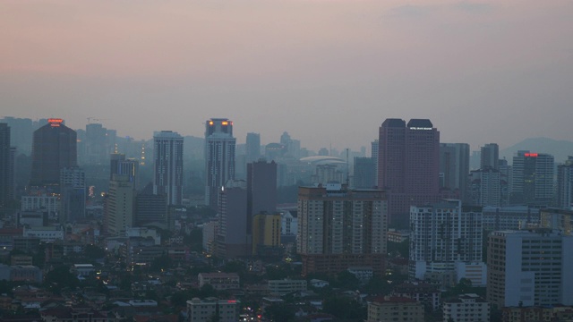 日落时间吉隆坡城市景观屋顶全景4k马来西亚视频素材