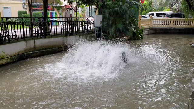 低速表面曝气器视频素材