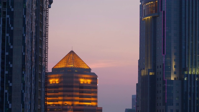 日落时间吉隆坡市中心屋顶全景4k马来西亚视频素材