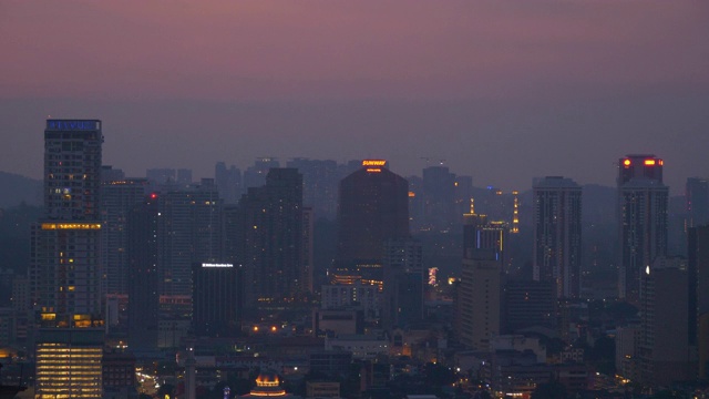 日落时间吉隆坡城市景观屋顶全景4k马来西亚视频素材