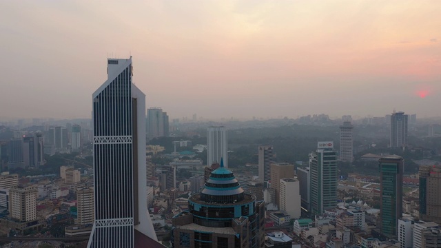 日落时分吉隆坡市景市中心空中全景4k马来西亚视频素材