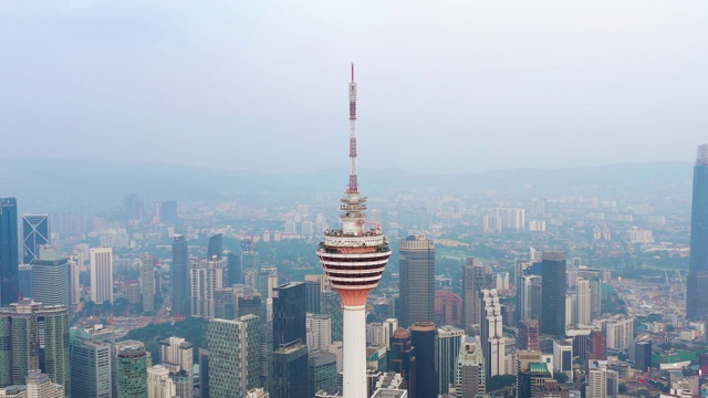 日落时分吉隆坡市景市中心著名的kl塔顶空中全景4k马来西亚视频素材