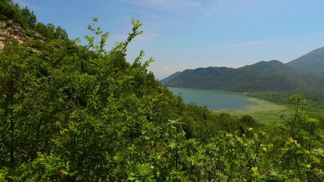 跟踪拍摄风景，山脉和海岸视频素材