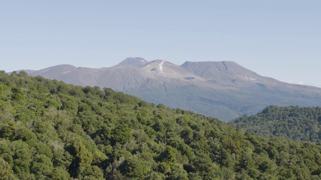 在北岛火山高原的火山山峰推入镜头视频素材