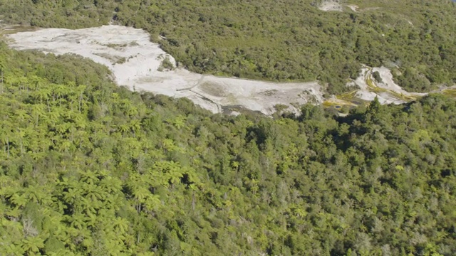 Orakei Korako的艺术家调色板的缩小镜头视频素材