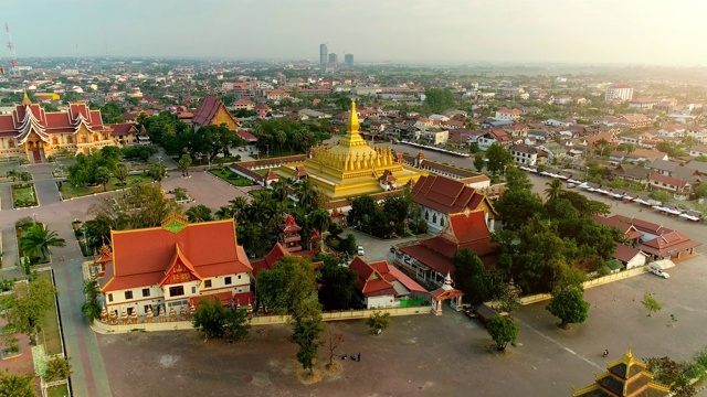 老挝人民民主共和国万象Wat Phra That Luang日出上老挝地标寺庙。视频素材