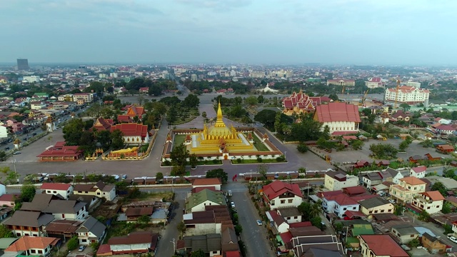 老挝人民民主共和国万象Wat Phra That Luang日出上老挝地标寺庙。视频素材