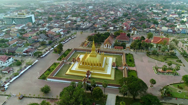 老挝人民民主共和国万象Wat Phra That Luang日出上老挝地标寺庙。视频素材