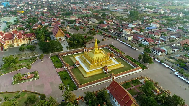 老挝人民民主共和国万象Wat Phra That Luang日出上老挝地标寺庙。视频素材