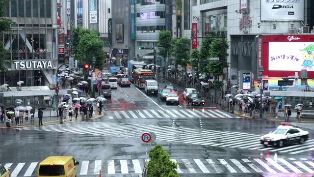 涉谷穿越时间流逝在雨天视频素材