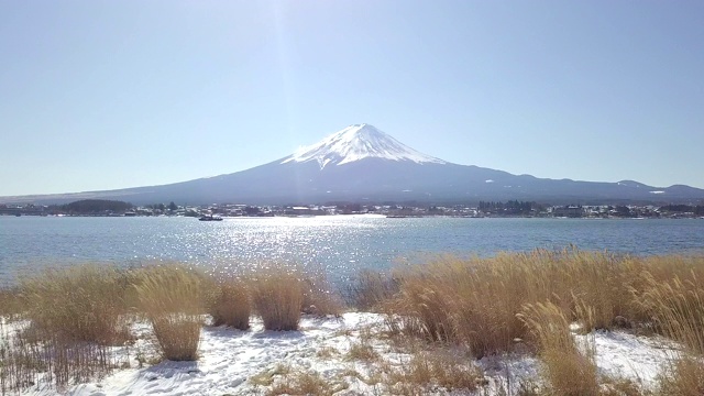 冬天的富士山覆盖着日本视频素材