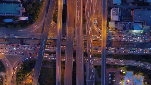 4K，高速公路的时间流逝，高速公路和高速公路在交叉口的细节视频素材