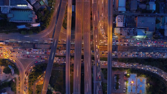 4K，高速公路的时间流逝，高速公路和高速公路在交叉口的细节视频素材