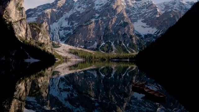 从空中拍摄的Dolomites地区的Lago di braes。视频素材