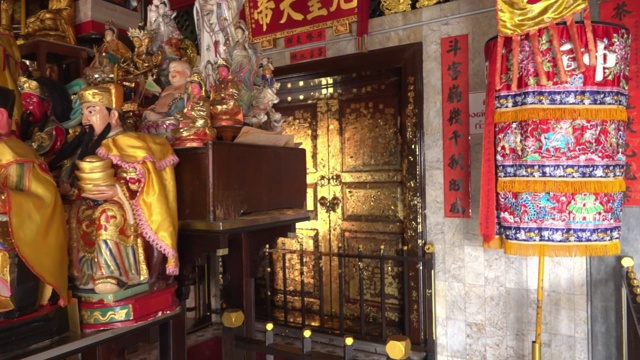 参观普吉岛的中国神社，高清慢镜头。视频素材